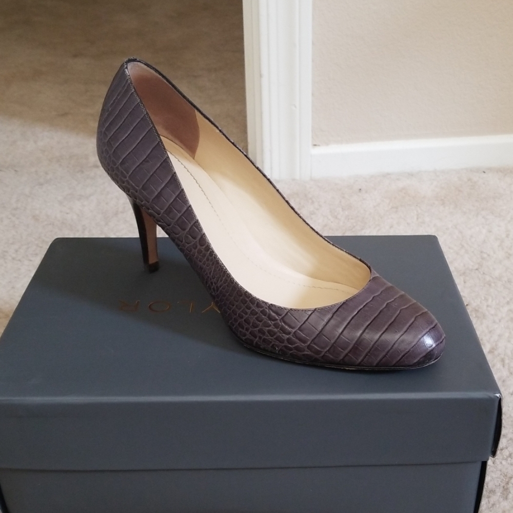 Ann Taylor Gator Print Leather Pumps